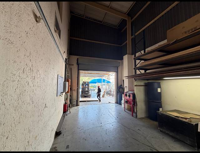 1,895M² WAREHOUSE TO LET IN KYALAMI
